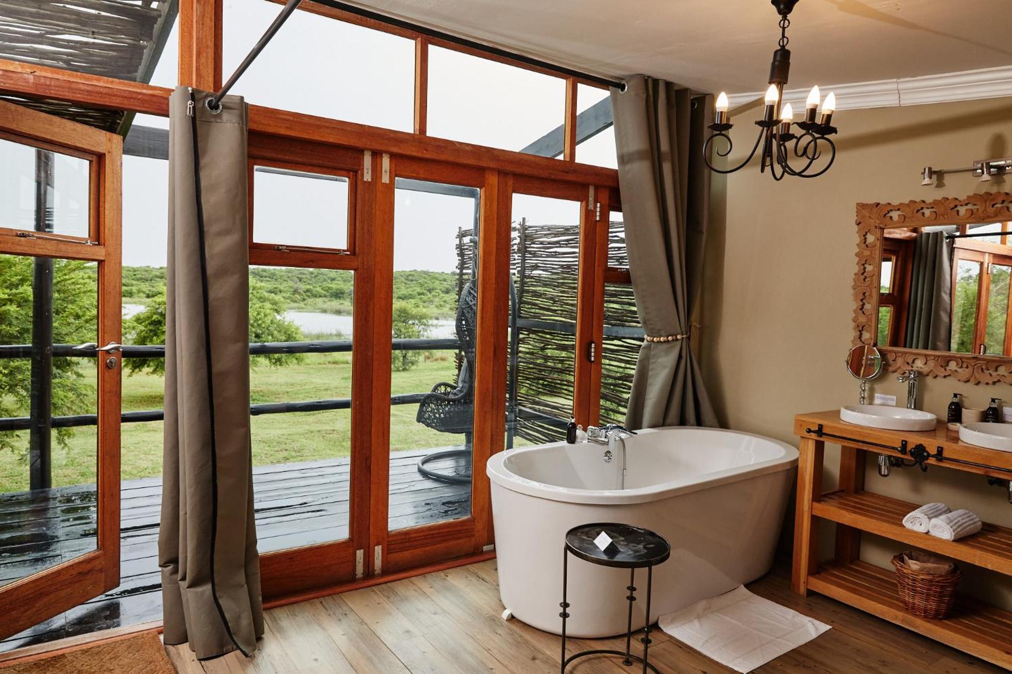 Cheetah Ridge Lodge Ladysmith Exterior photo